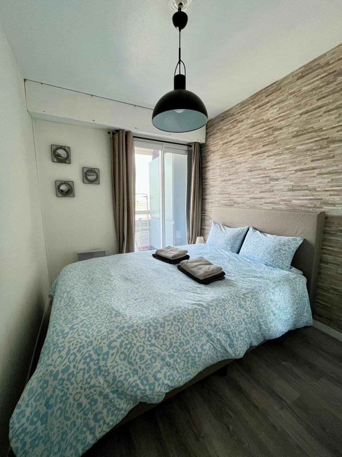 Appartement Vue Mer Et Marina, Loggia - Parking Курсел-сюр-Мер Екстериор снимка
