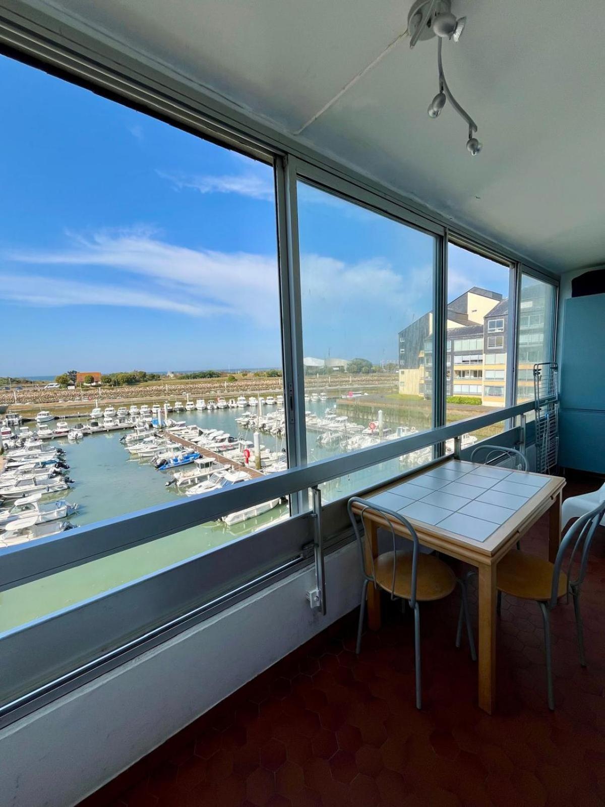 Appartement Vue Mer Et Marina, Loggia - Parking Курсел-сюр-Мер Екстериор снимка